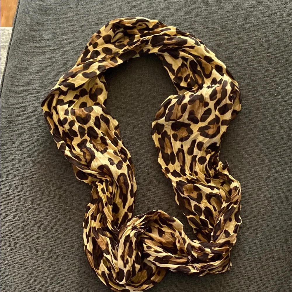 Leopard Print Infinity Style Scarf - Picture 1 of 2